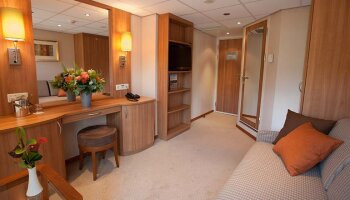 1548638513.9286_c684_Viking River Cruises Viking Prestige Viking Legend Accommodation Single Living Room.jpg